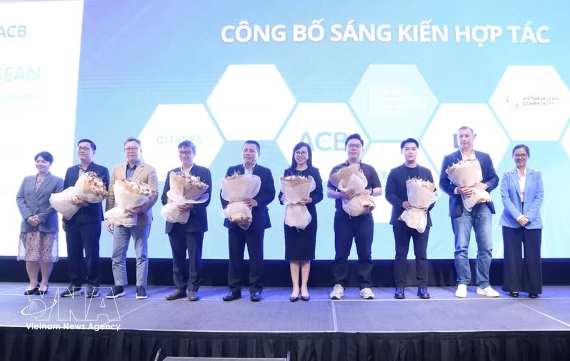 “越南—东盟价值链合作倡议”参与成员合影。图：越通社
