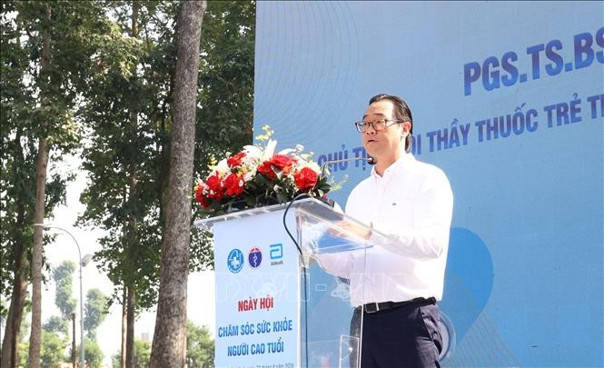 2   vna_potal_thanh_pho_ho_chi_minh_hon_1000_nguoi_cao_tuoi_duoc_cham_soc_suc_khoe_mien_phi__stand.jpg