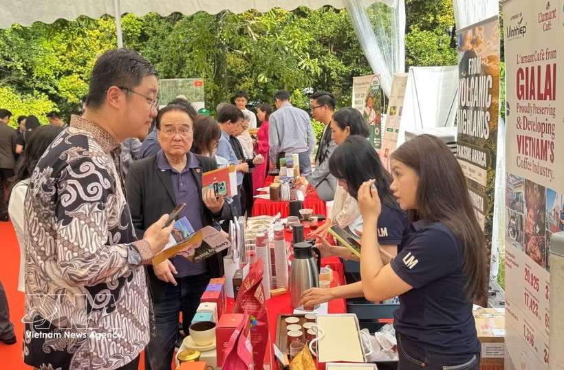 新加坡越南咖啡节为越南企业与新加坡进口商、分销系统和伙伴加强对接搭建平台。图：越通社