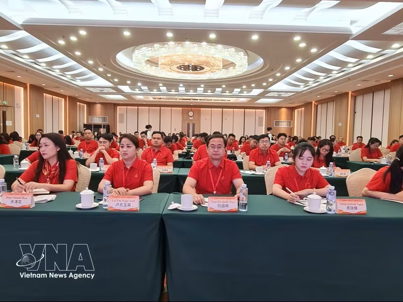 越南青年沿着胡志明主席在中国的革命足迹重温历史。图：越通社