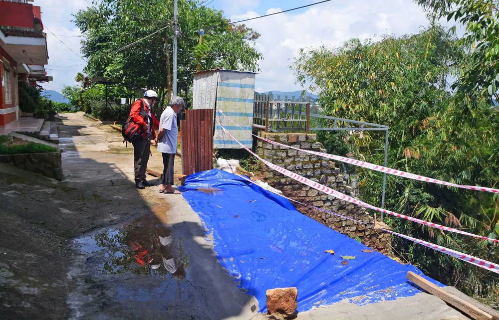 Sạt lở đất uy hiếp chung cư ở Đà Lạt ảnh 2