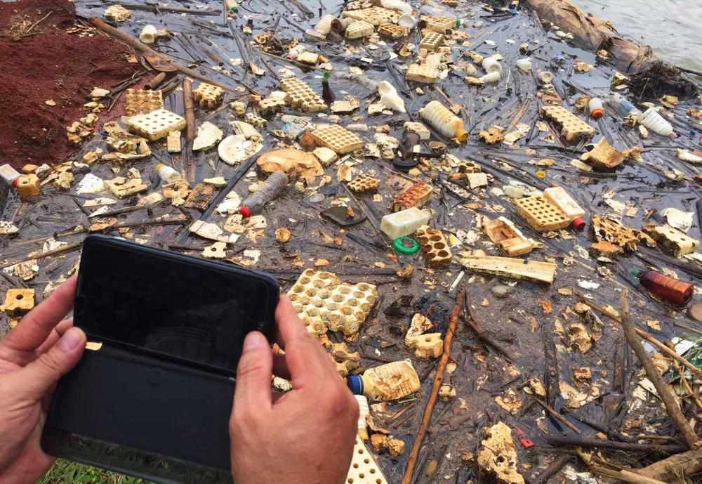 Hồ cấp nước sạch cho Đà Lạt tràn ngập rác thải nông nghiệp ảnh 5