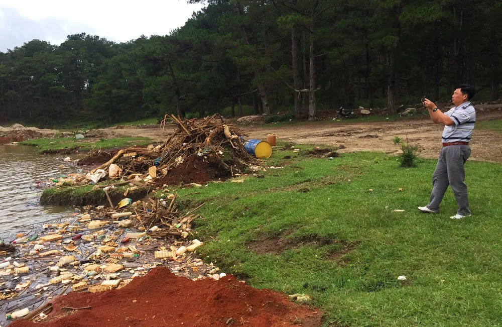 Hồ cấp nước sạch cho Đà Lạt tràn ngập rác thải nông nghiệp ảnh 6