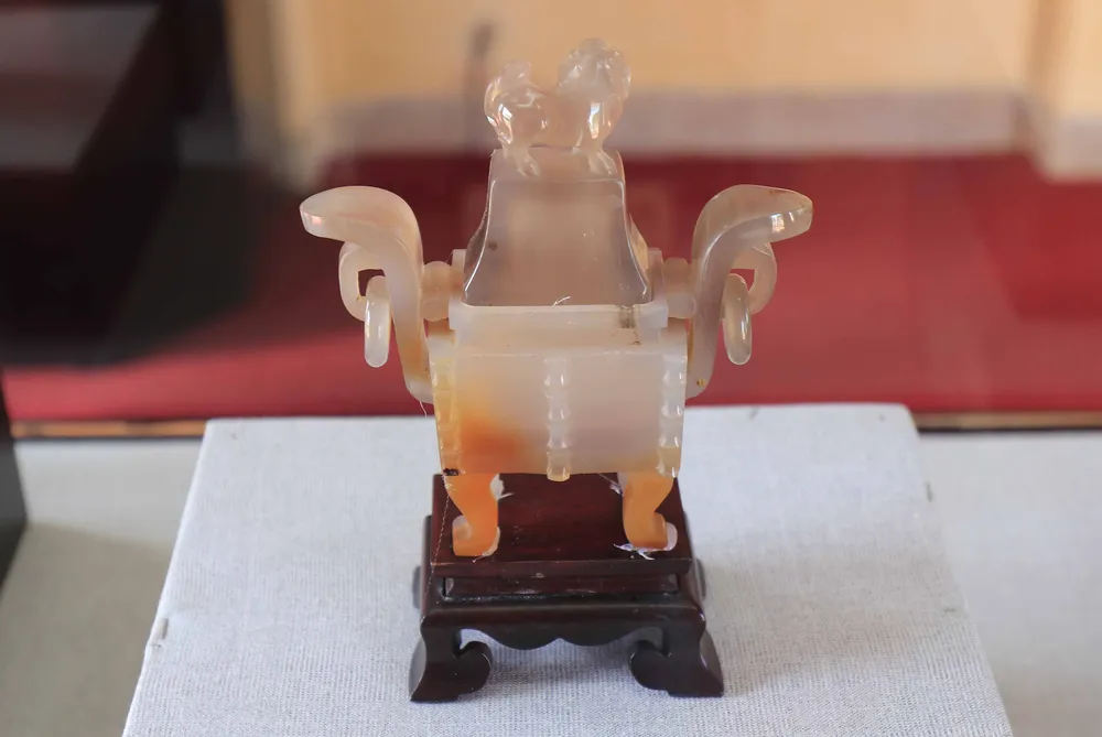 Lần đầu giới thiệu bộ hiện vật cung đình triều Nguyễn  ảnh 3