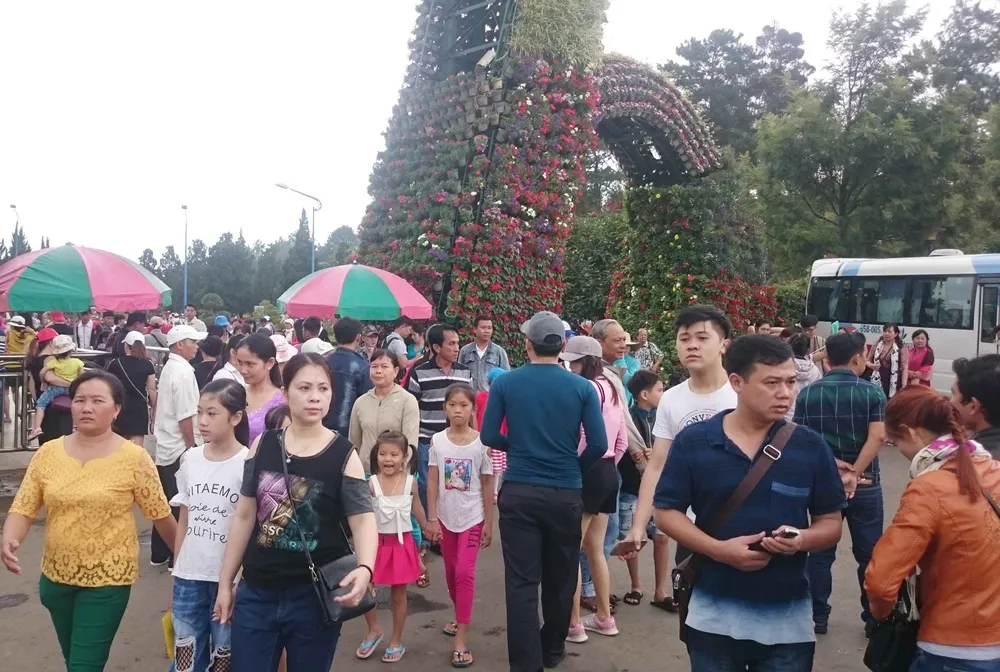 Du khách chen chân lên Đà Lạt nghỉ mát ảnh 5