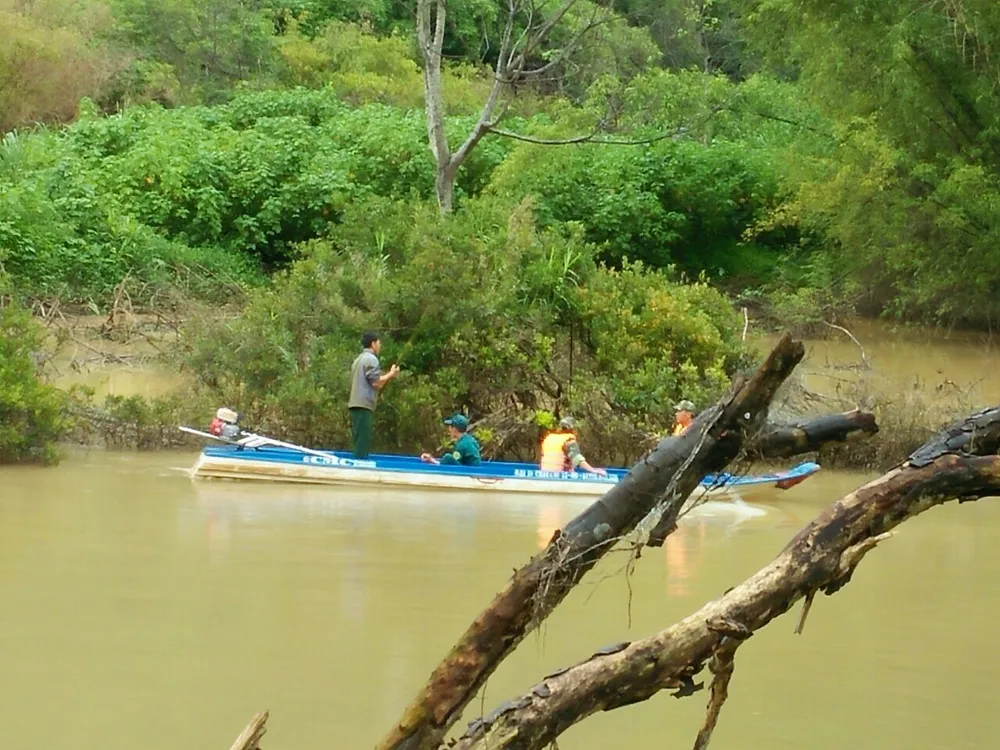 Tìm thấy 2 thi thể vụ lật xuồng khiến 5 người chết và mất tích ảnh 1