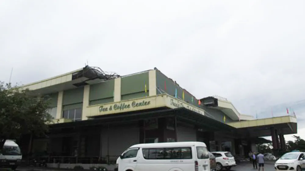 Mưa đá kèm lốc xoáy thổi bay hơn 40 mái nhà ảnh 2