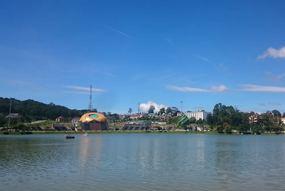 Hồ Xuân Hương tràn ngập rác thải sau mưa ảnh 9