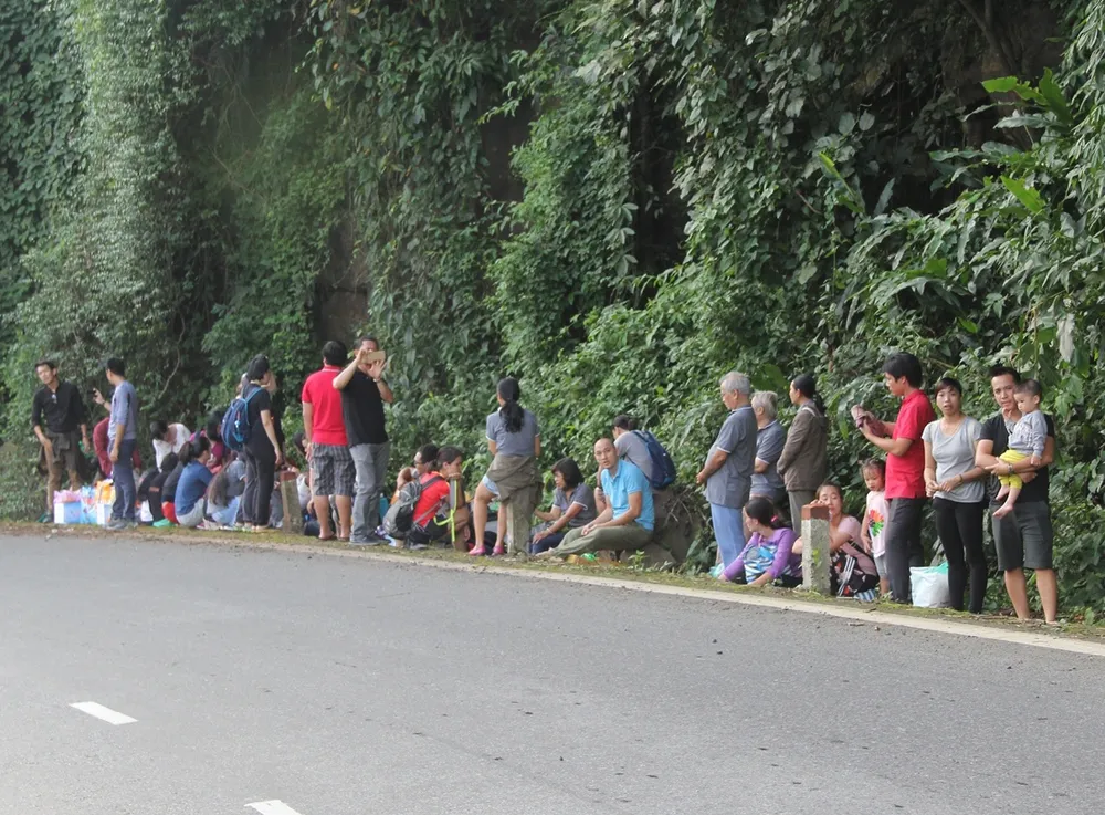 Xe ô tô 45 chỗ mất thắng trên đèo, hàng chục hành khách may mắn thoát nạn ảnh 3