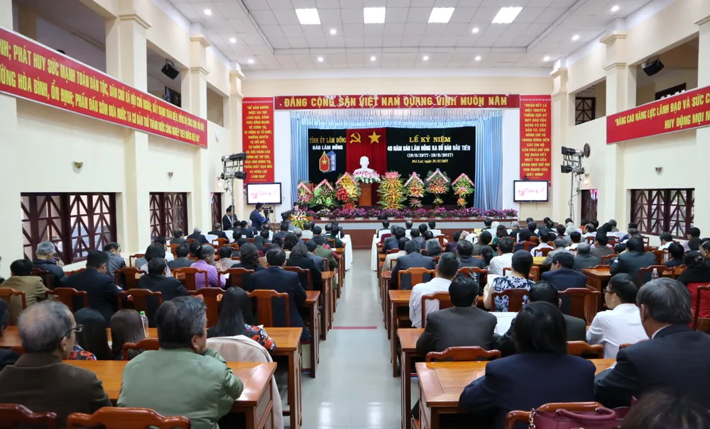 Báo Lâm Đồng kỷ niệm 40 năm ngày ra số báo đầu tiên ảnh 1