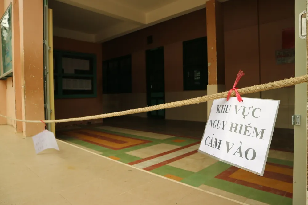 Dừng sử dụng các phòng học có kết cấu tương tự phòng vừa bị sập sàn  ảnh 2