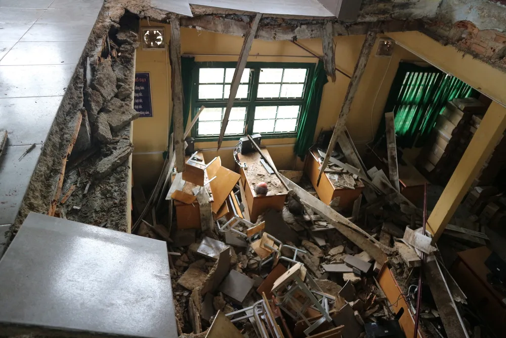 Dừng sử dụng các phòng học có kết cấu tương tự phòng vừa bị sập sàn  ảnh 1
