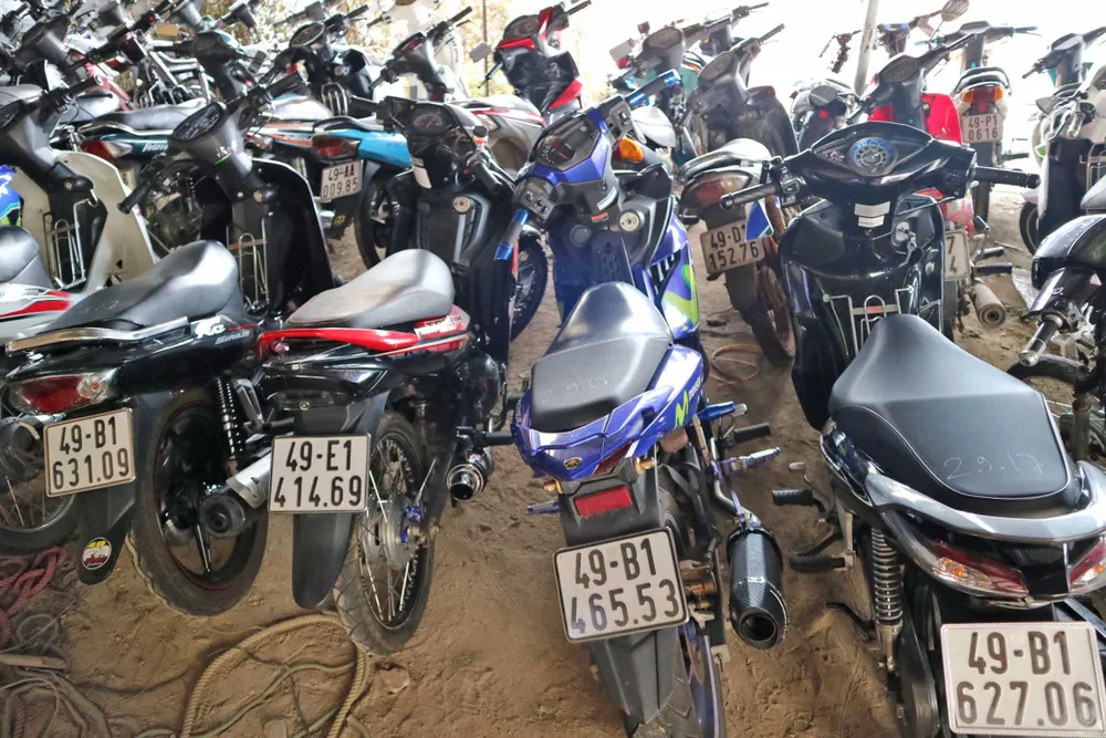 Chưa kịp “đi bão” dịp lễ, hàng chục xe máy đã bị tạm giữ ảnh 2