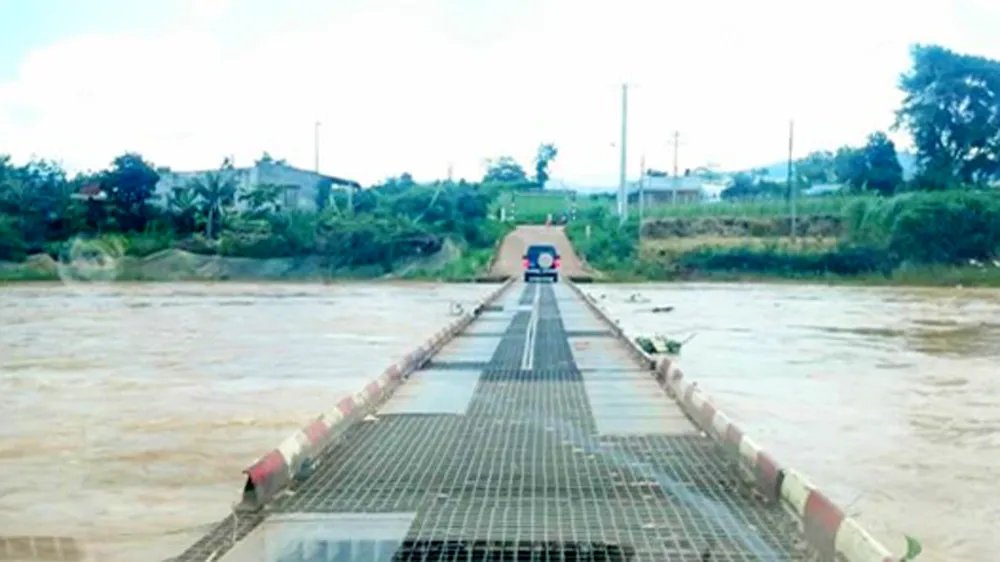 Đi qua cầu không lan can, cháu nhỏ 7 tuổi bị nước cuốn mất tích ảnh 1