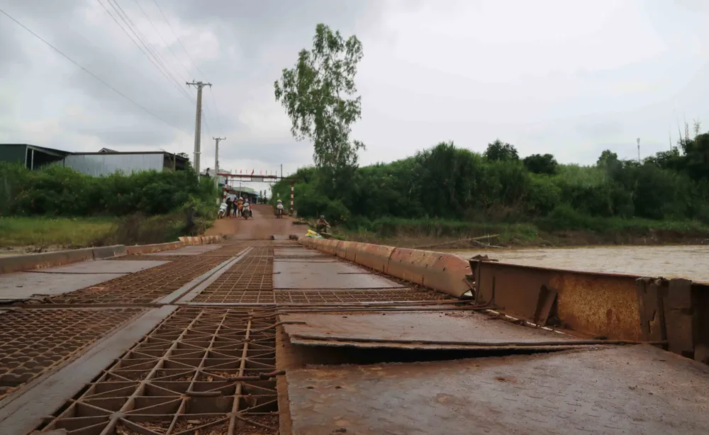 Khen thưởng nam thanh niên lao xuống sông cứu sống 2 nữ sinh ảnh 2