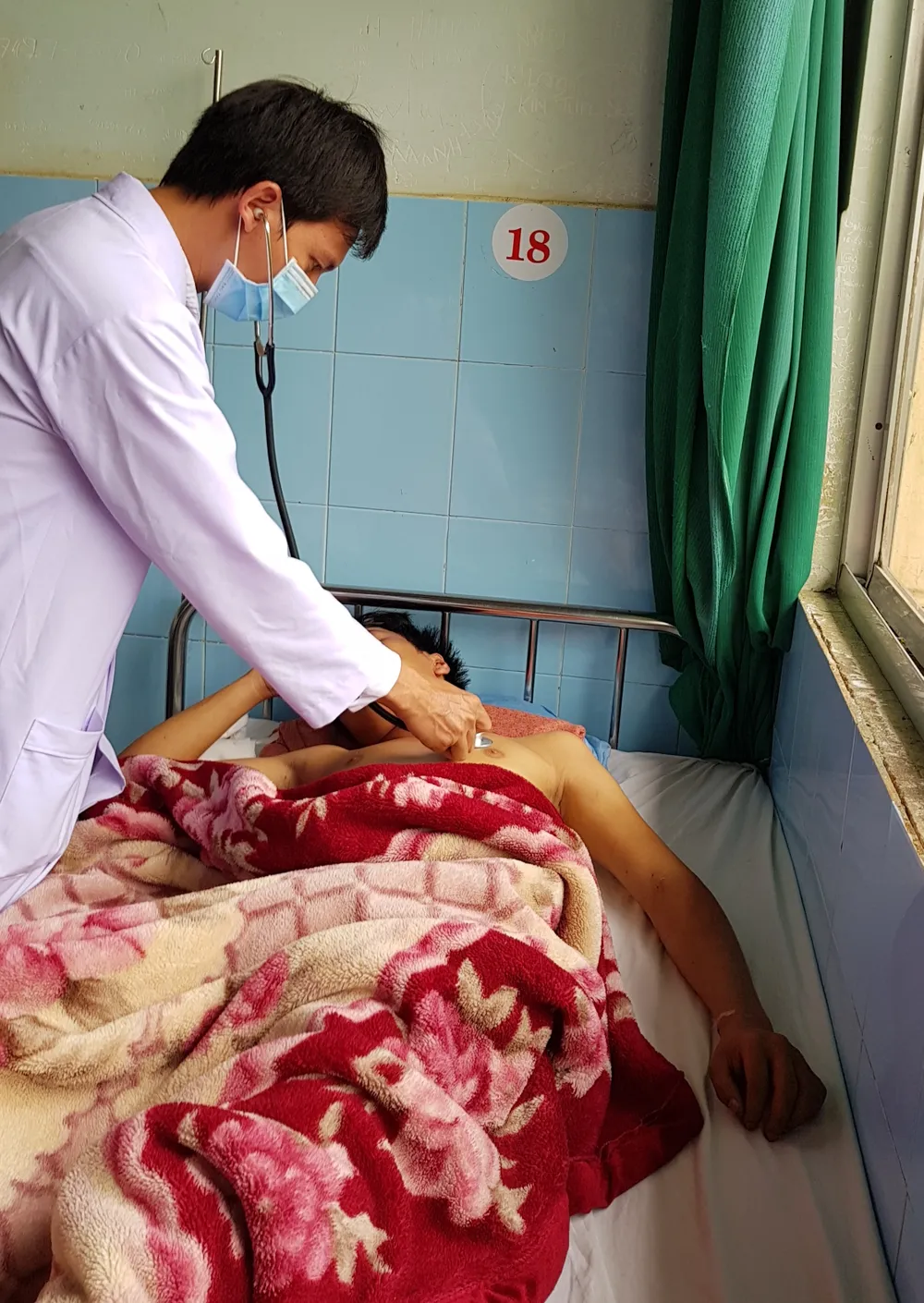 Cứu sống kịp thời nam thanh niên thuê khách sạn tự tử ảnh 1