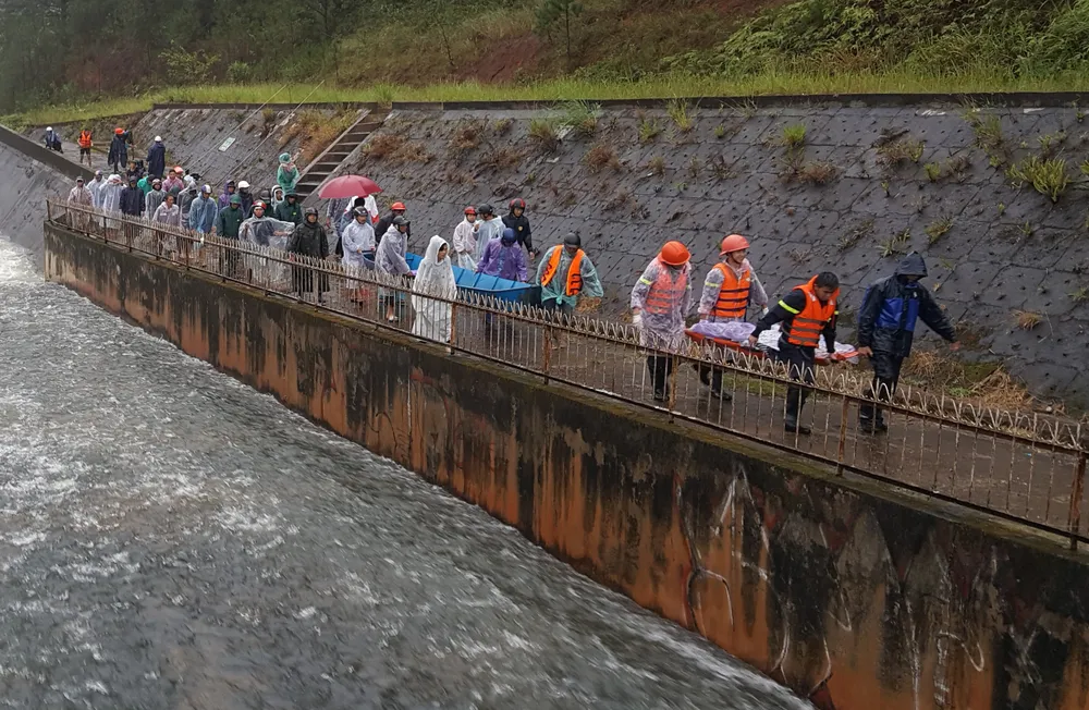 Lâm Đồng: 3 người chết, hàng trăm căn nhà tốc mái do bão ảnh 3