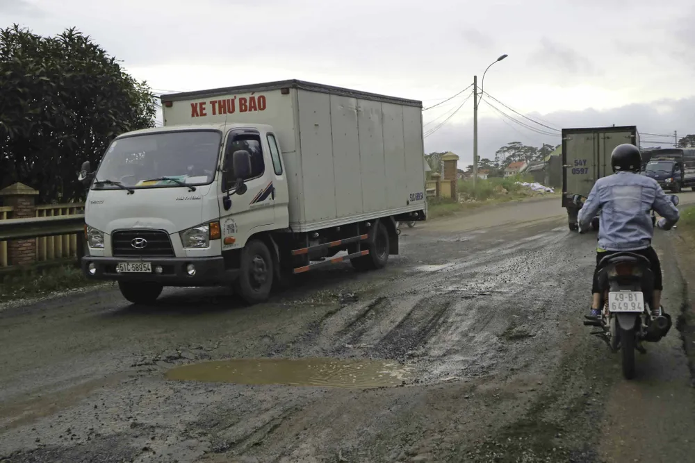 VIDEO: Tan nát tuyến đường cửa ngõ Đà Lạt ảnh 6