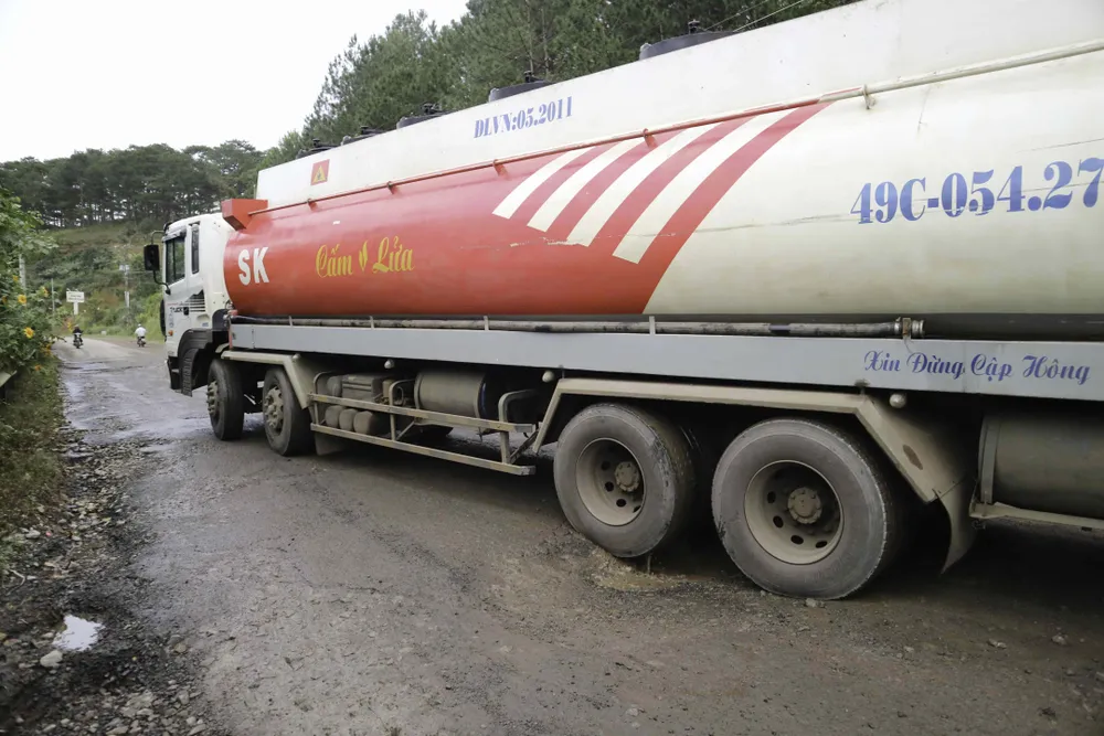 VIDEO: Tan nát tuyến đường cửa ngõ Đà Lạt ảnh 7