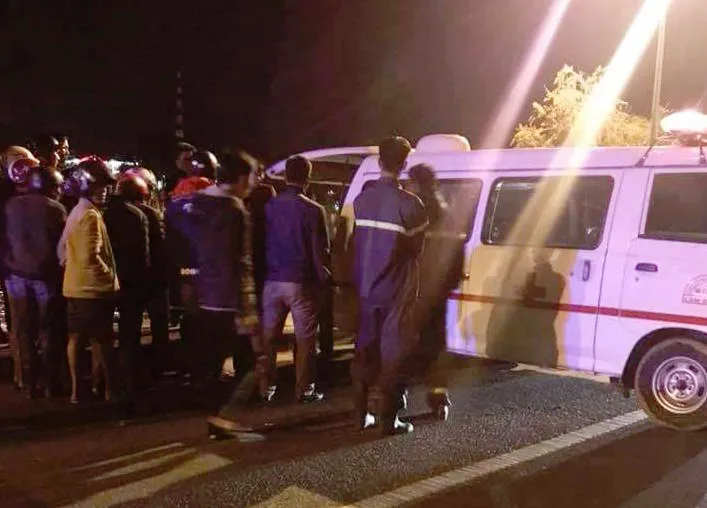 Xe máy lao xuống hồ Xuân Hương, nam thanh niên tử vong ảnh 1