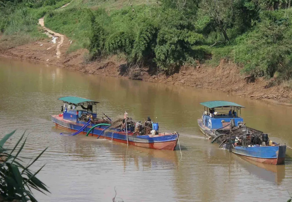 Tiếp tục tạm dừng khai thác cát trên sông Đồng Nai ảnh 1