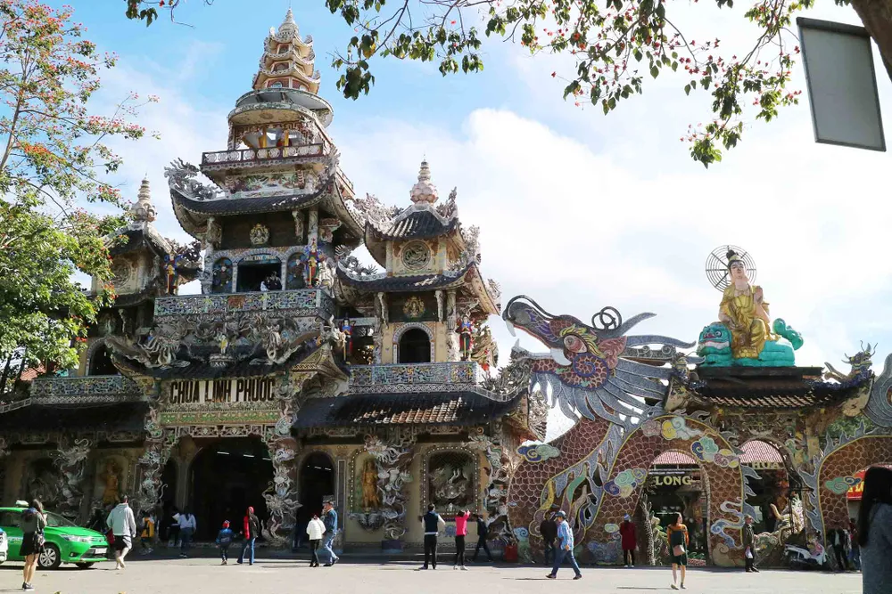 Xác lập kỷ lục Tượng Phật bằng hoa bất tử lớn nhất thế giới ảnh 5