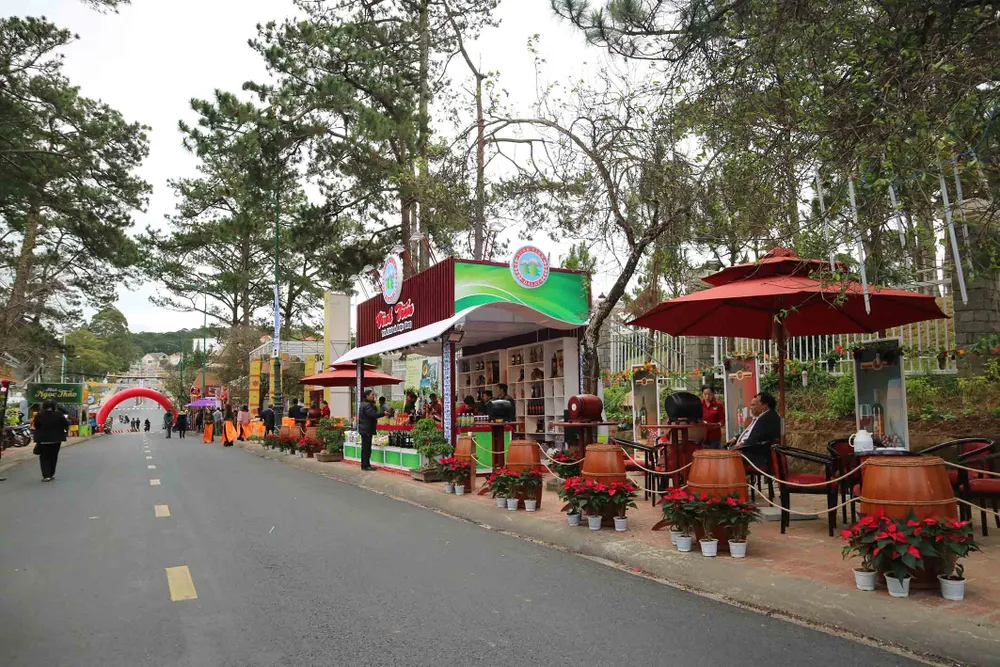 Mở cửa không gian giới thiệu đặc sản Đà Lạt bên hồ Xuân Hương ảnh 6