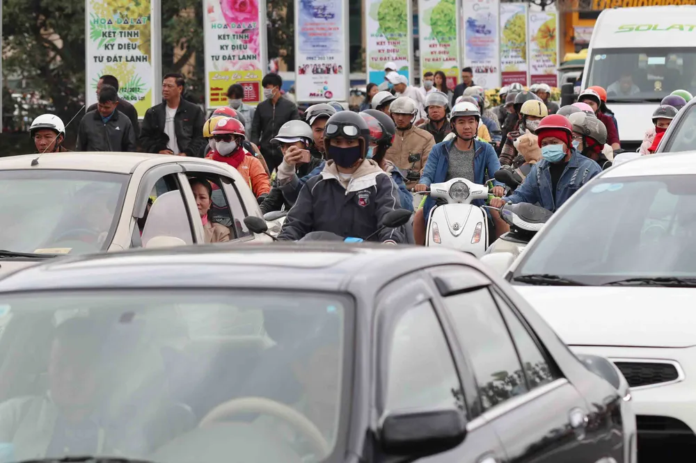 Du khách đổ về dự lễ hội hoa, nhiều dịch vụ tại Đà Lạt quá tải ảnh 2