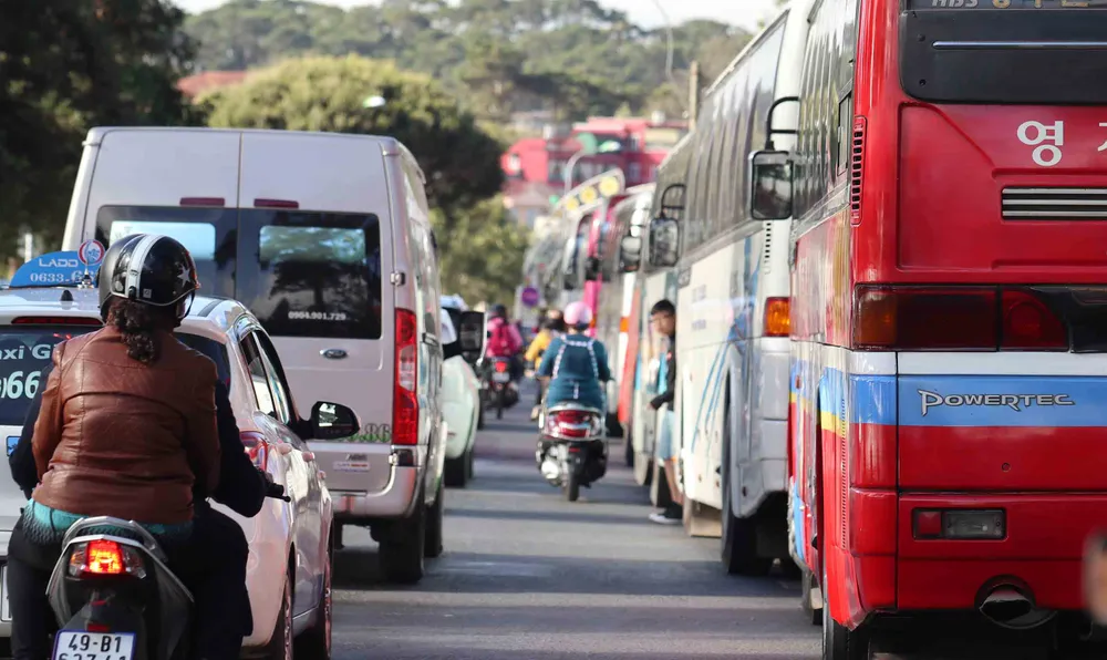 Du khách đổ về dự lễ hội hoa, nhiều dịch vụ tại Đà Lạt quá tải ảnh 5