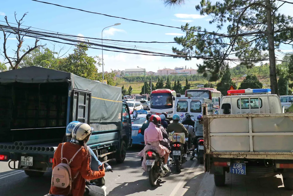 Du khách tấp nập về Đà Lạt nghỉ Tết Dương lịch ảnh 12