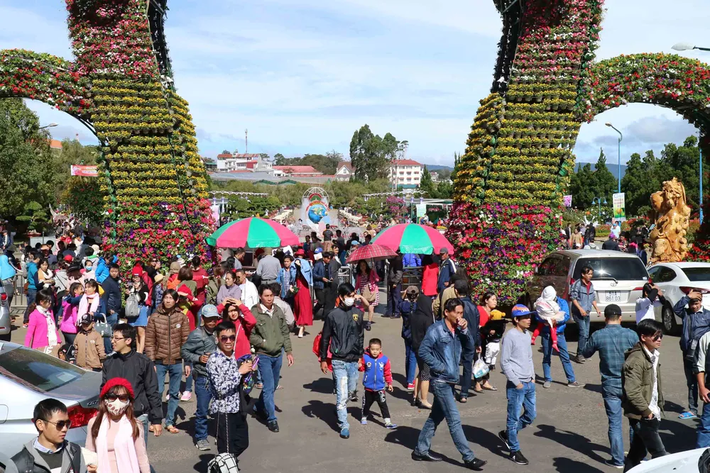 Du khách tấp nập về Đà Lạt nghỉ Tết Dương lịch ảnh 1