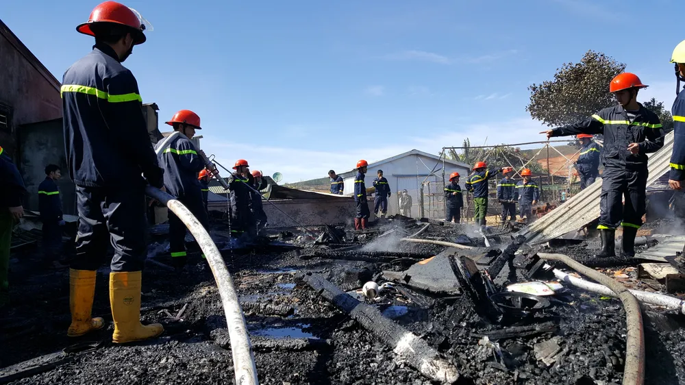 Hỏa hoạn thiêu rụi 4 căn nhà ngày đầu năm ảnh 6