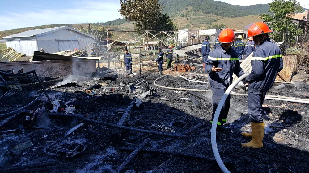 Hỏa hoạn thiêu rụi 4 căn nhà ngày đầu năm ảnh 5