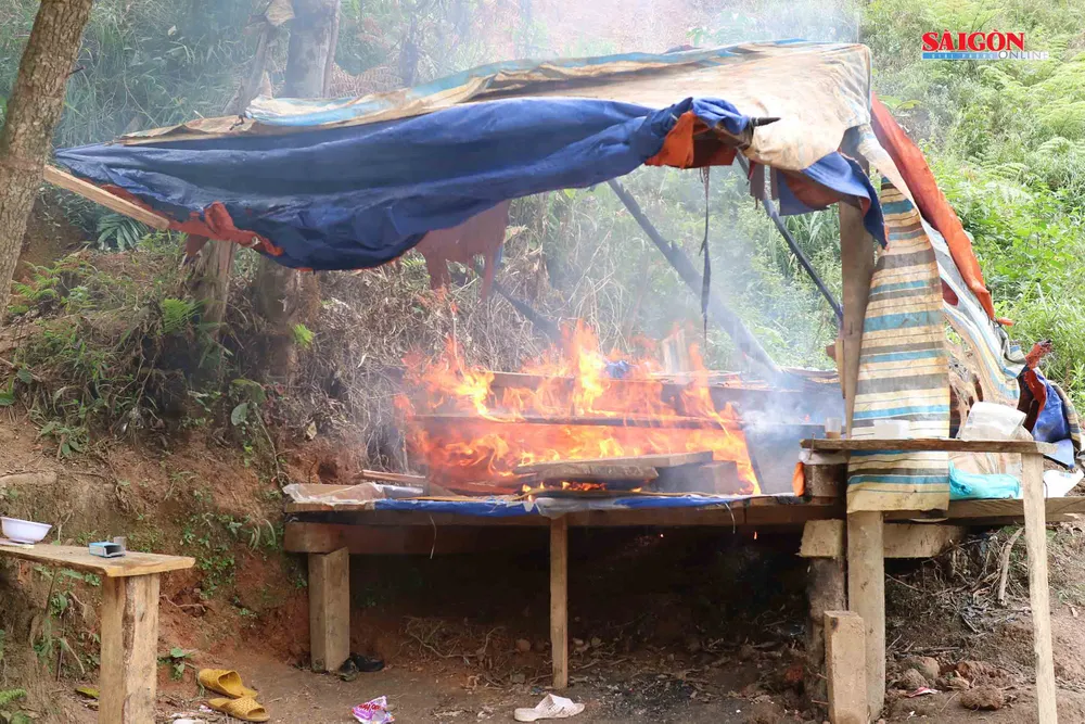 VIDEO: Dùng 200kg thuốc nổ đánh sập địa đạo thiếc trái phép ảnh 9