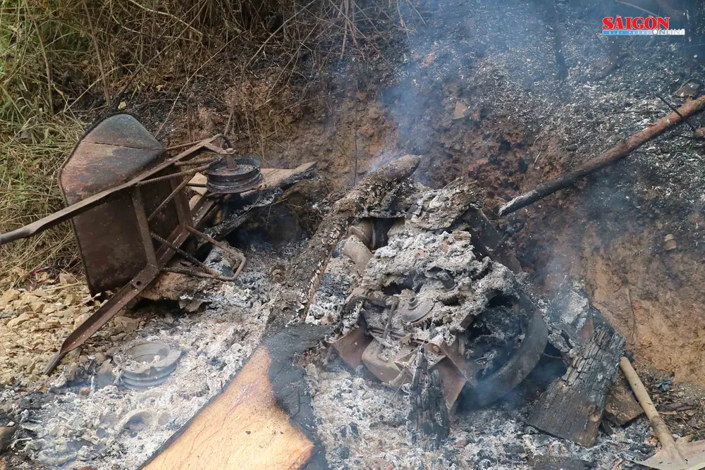 VIDEO: Dùng 200kg thuốc nổ đánh sập địa đạo thiếc trái phép ảnh 7