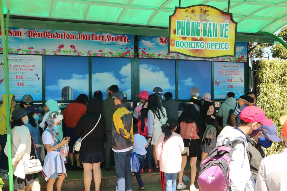 VIDEO: Dòng người không ngừng đổ về Đà Lạt du Xuân ảnh 4