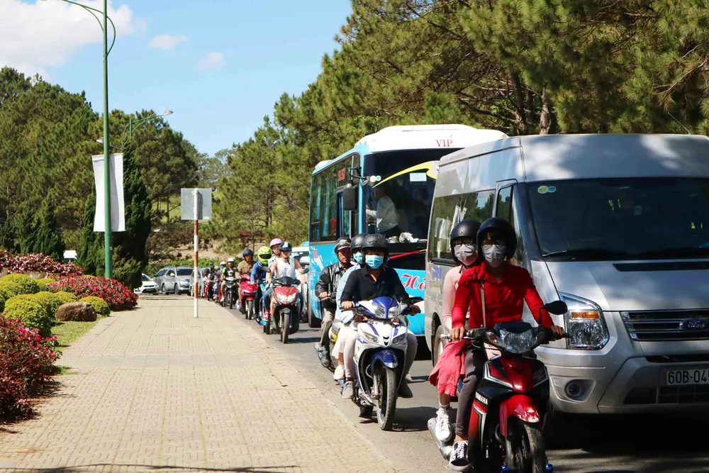 Hết tết, Đà Lạt vẫn đông nghẹt ảnh 3