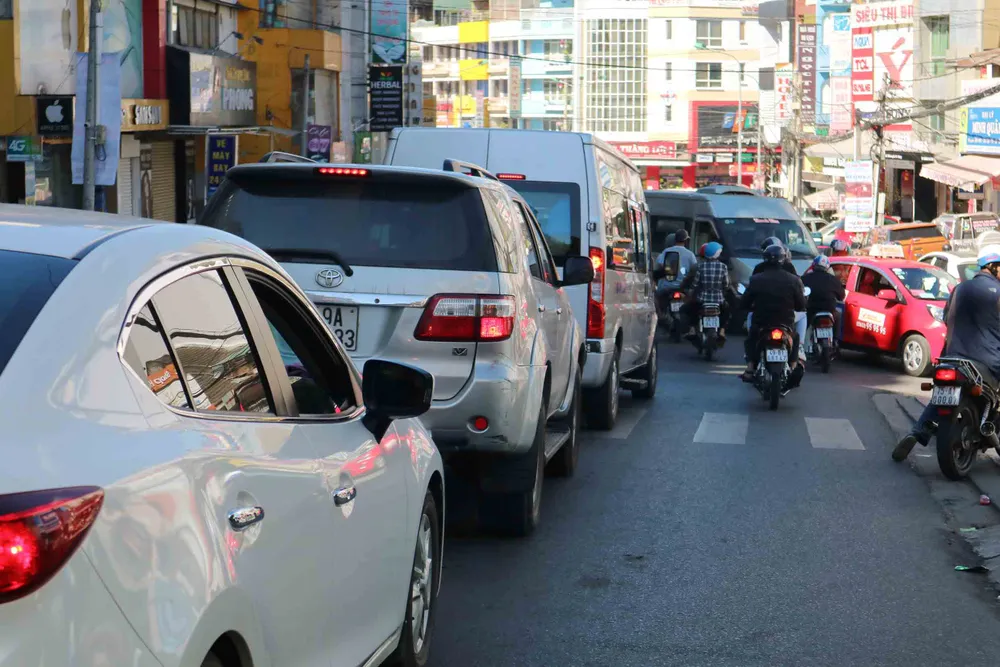 Hết tết, Đà Lạt vẫn đông nghẹt ảnh 4