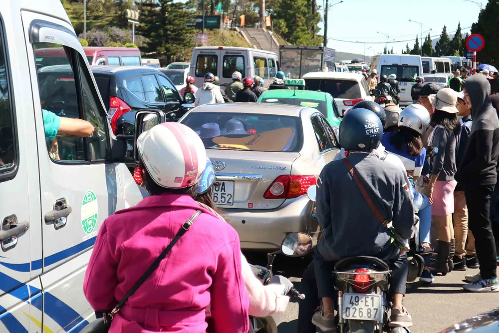 Hết tết, Đà Lạt vẫn đông nghẹt ảnh 5