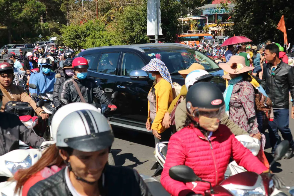 Hết tết, Đà Lạt vẫn đông nghẹt ảnh 7