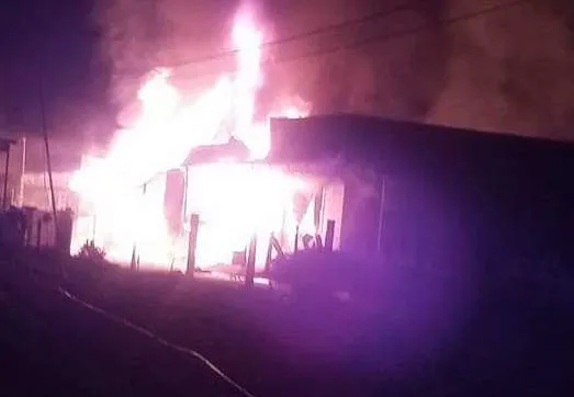 Hỏa hoạn thiêu rụi xưởng gỗ lúc rạng sáng ảnh 1