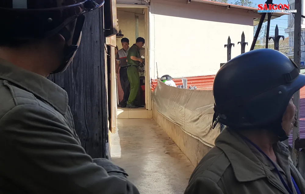 Người chồng tự tử sau khi đâm chết vợ ảnh 1