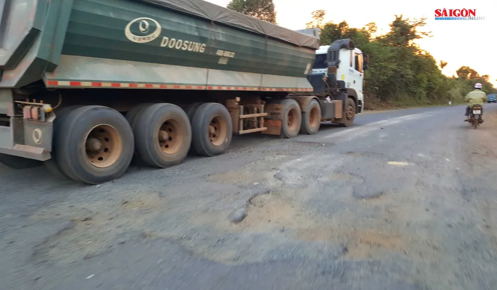 Tan nát đường cửa ngõ thị xã Gia Nghĩa ảnh 12