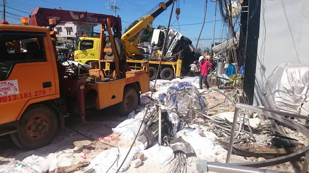 Tai nạn thảm khốc trên QL 20, ít nhất 5 người tử vong tại chỗ ảnh 16