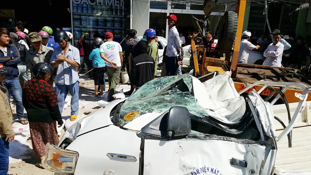 Tai nạn thảm khốc trên QL 20, ít nhất 5 người tử vong tại chỗ ảnh 3