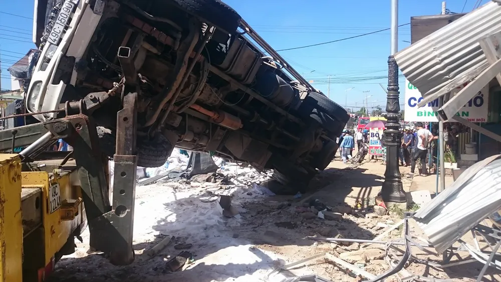 Tai nạn thảm khốc trên QL 20, ít nhất 5 người tử vong tại chỗ ảnh 13