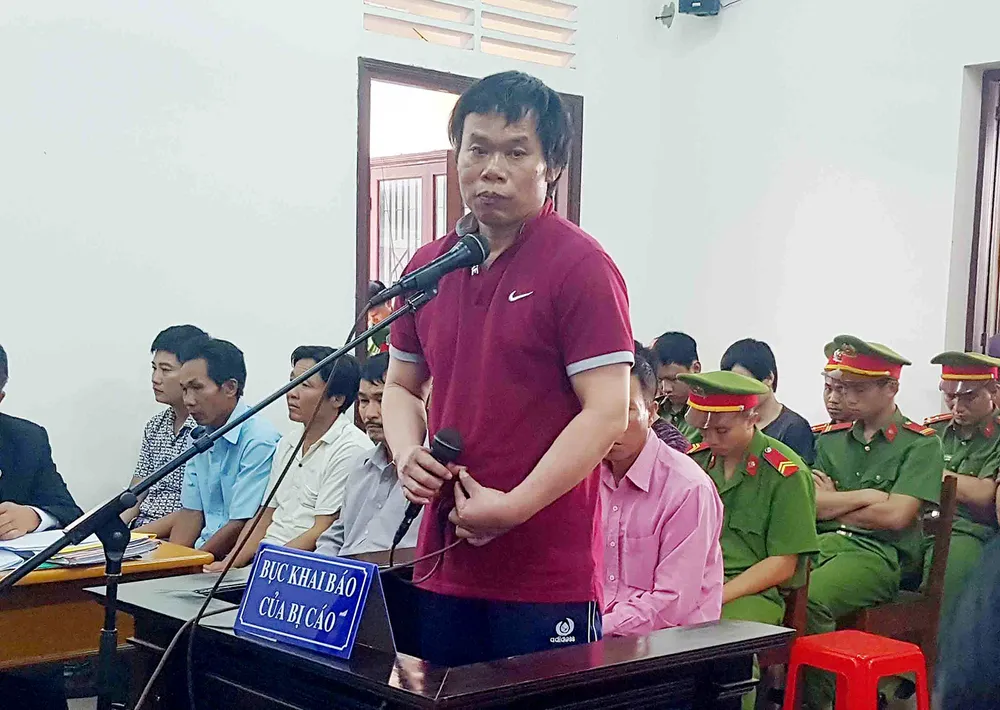 Tổ chức khai thác trái phép hơn 1.200m³ gỗ quý, trùm lâm tặc Hà “đen” lĩnh án 6 năm tù ảnh 1