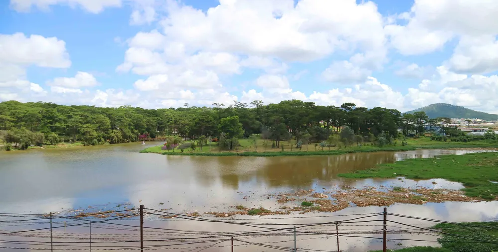 Rác thải bủa vây hồ Than Thở - Đà Lạt ảnh 1