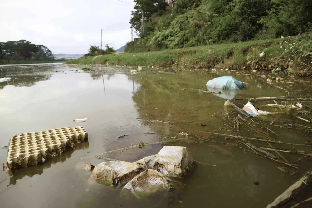 Rác thải bủa vây hồ Than Thở - Đà Lạt ảnh 8