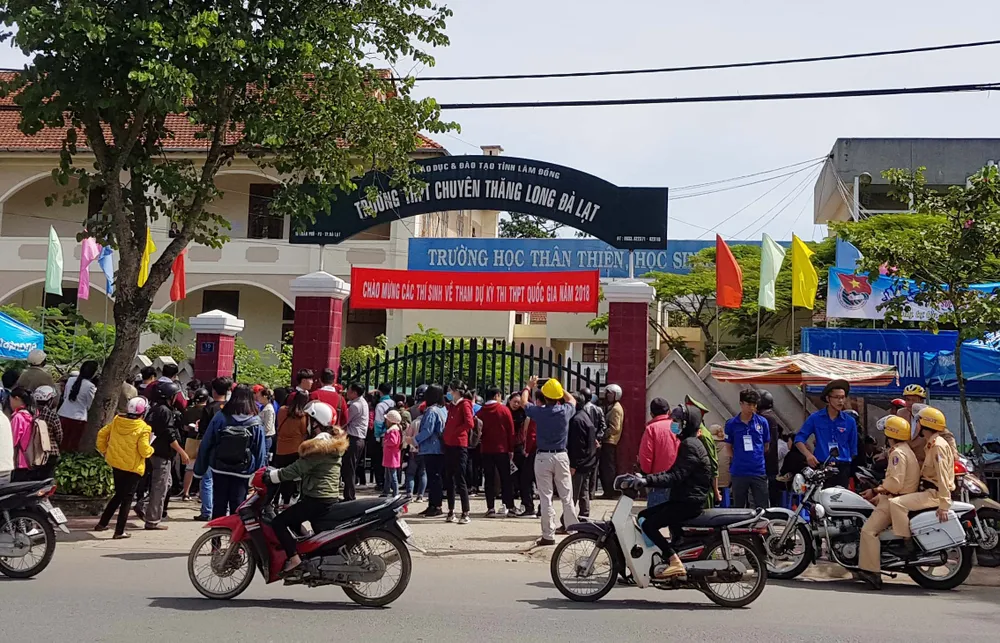 Xét đặc cách thí sinh bị ốm trong giờ thi ảnh 1